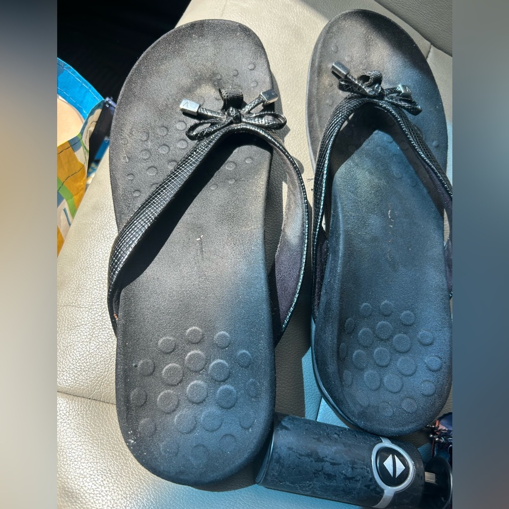 Black vionic  Bow Flip Flop Sandals size 8
